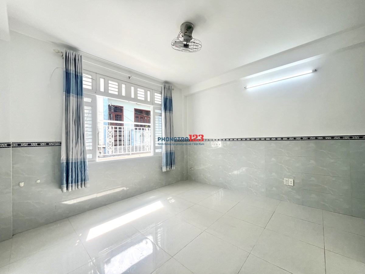 CHO THUÊ PHÒNG BAN CÔNG MÁY LẠNH SIÊU THOÁNG, NGAY ĐẠI HỌC CÔNG THƯƠNG