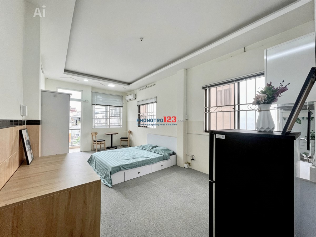 CHDV ban công FULL NT đường hiền vương tân phú 30m2 WC riêng