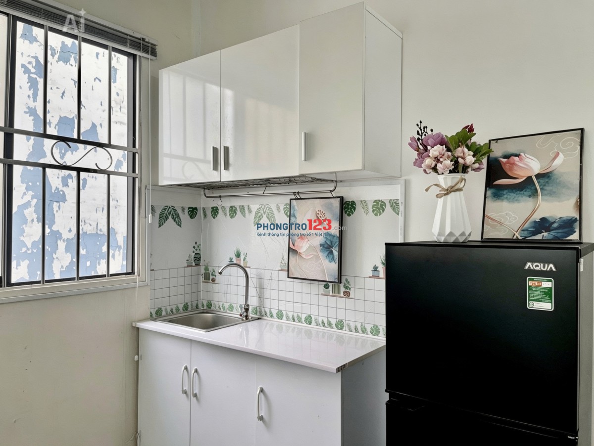 CHDV ban công FULL NT đường hiền vương tân phú 30m2 WC riêng