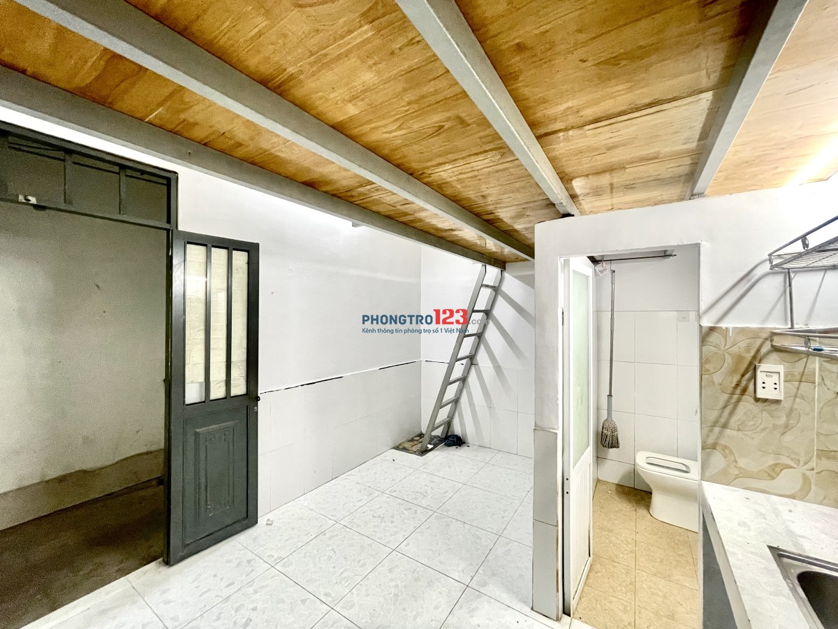 TRỌ ZÁ R.Ẻ #3xx Ở THẠNH MỸ LỢI _ Q2 , Gác Cao Có Sẵn Máy Lạnh .