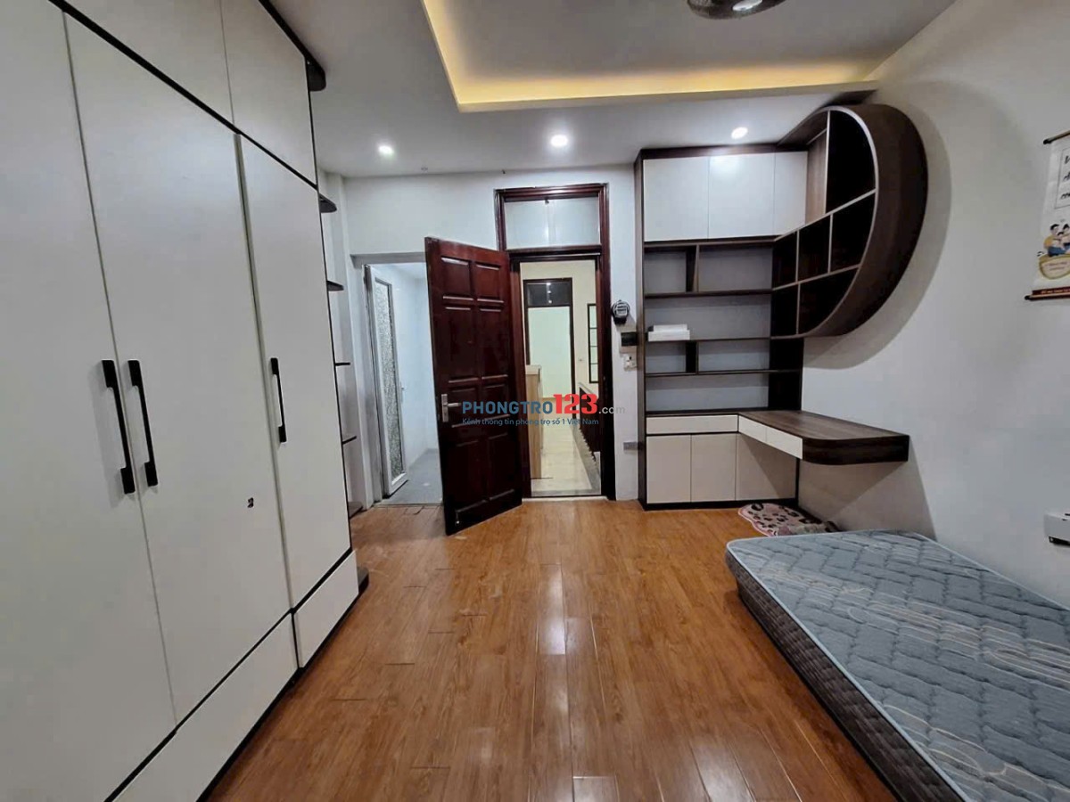 - Chính chủ cho phòng ở, nhà kề chợ Lai Xá, ô tô đỗ cửa, cách Quốc lộ 32 chỉ 80m, nội thất đầy đủ