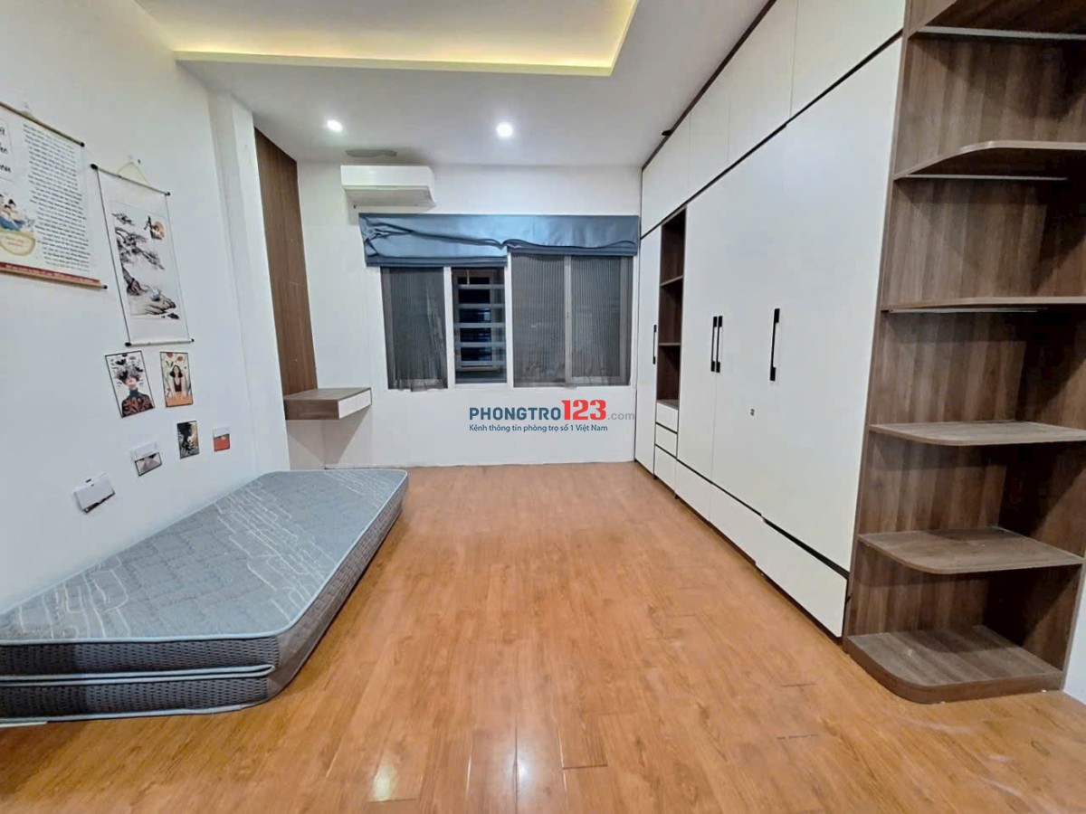 - Chính chủ cho phòng ở, nhà kề chợ Lai Xá, ô tô đỗ cửa, cách Quốc lộ 32 chỉ 80m, nội thất đầy đủ