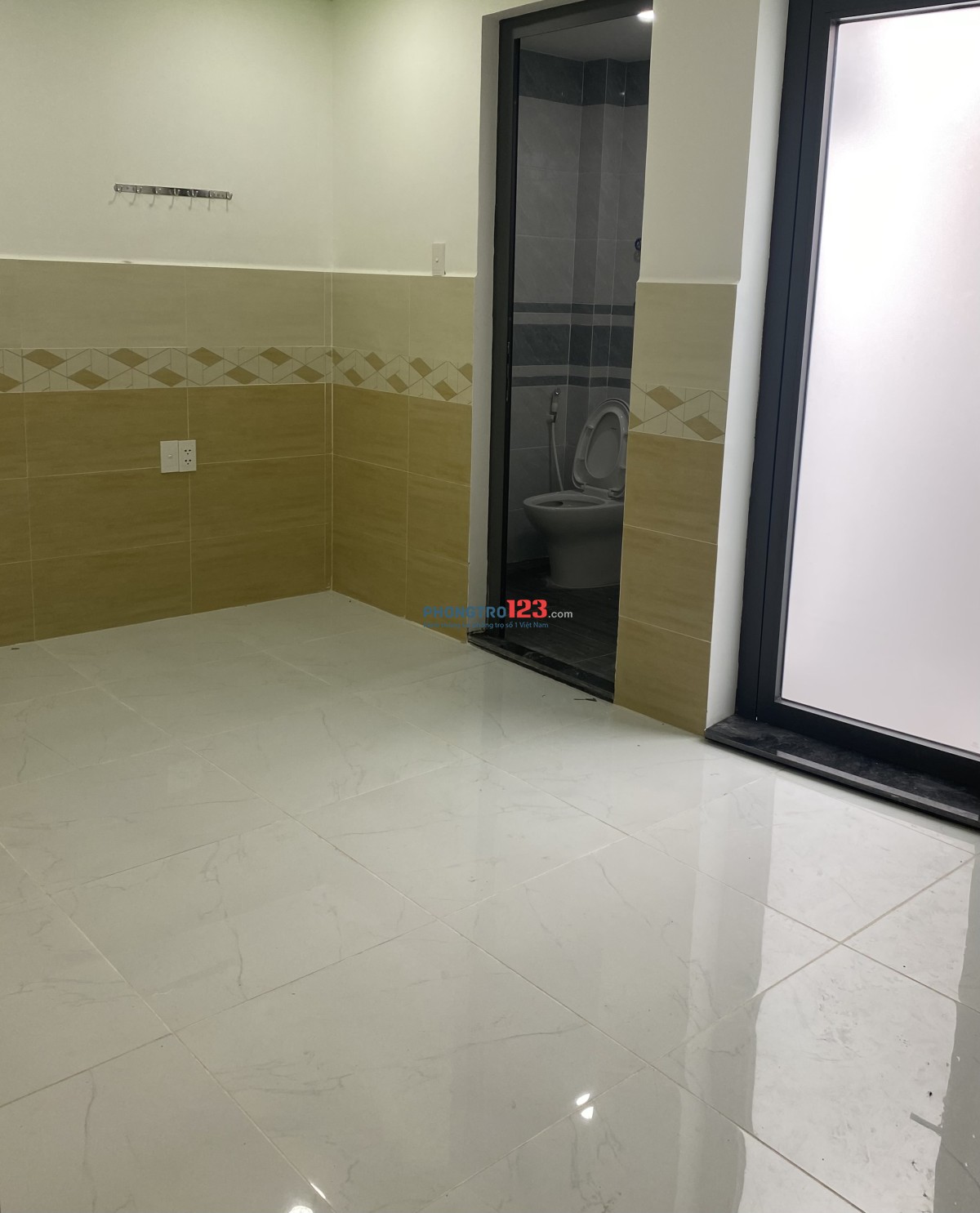 CHO THUÊ PHÒNG GIÁ RẺ 18M2 CÓ BANCOL - GẦN ĐH GTVT, ĐH NGOẠI THƯƠNG, ĐH HUTECH, ĐH QUỐC TẾ HỒNG BÀNG