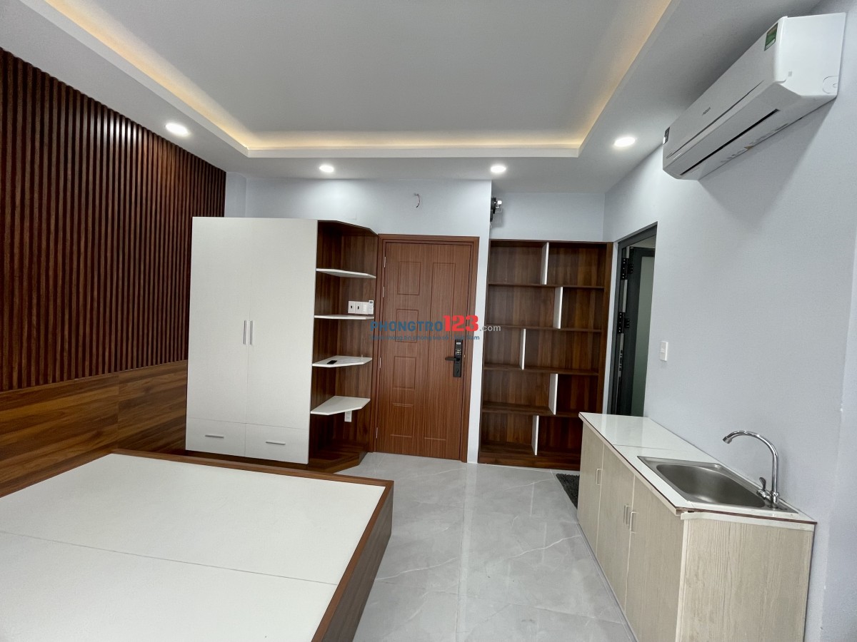 Cho thuê căn hộ dịch vụ, có cửa sổ lớn - Đường Xô Viết Nghệ Tĩnh, Bình Thạnh gần Hàng Xanh, Hutech v