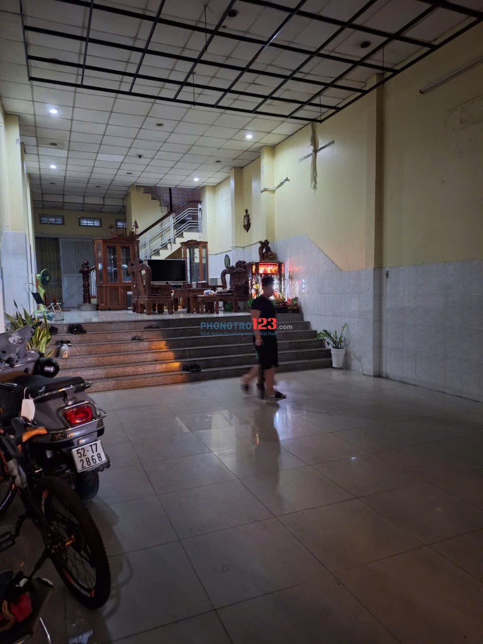 Nhà thuê nguyên căn rộng rãi, thoáng mát. Vỉa hè rộng
