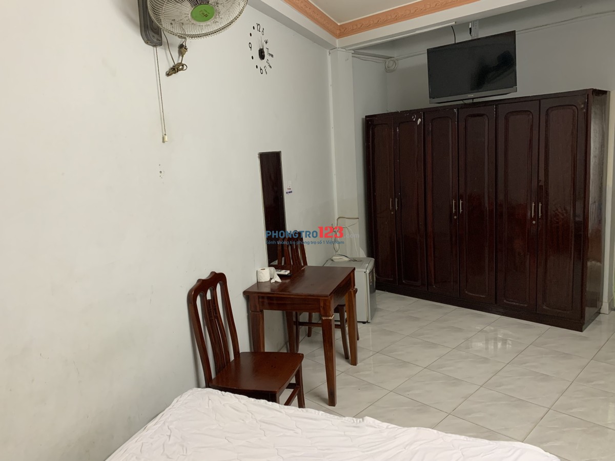 Phòng trọ mặt tiền đường nội thất cơ bản đầy đủ tại Hải Thượng Lãn Ông, Phường 10, Quận 5, Giá chỉ từ 2.5 Triệu/tháng