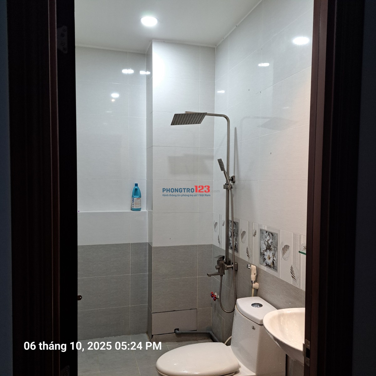 Cho thuê phòng ban công, có máy lạnh, 878C Hà Huy Giáp giá 2,7 triệu