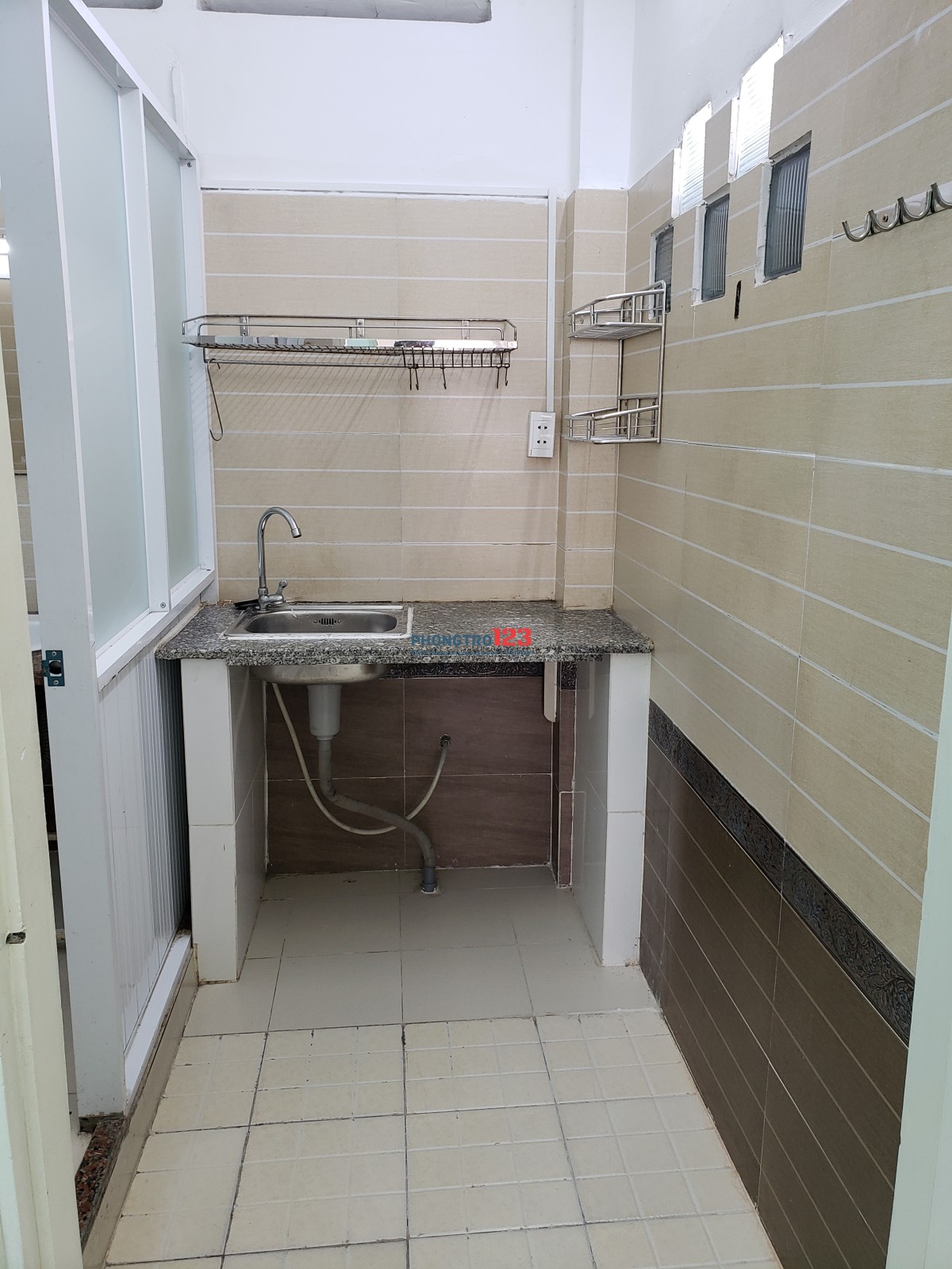 Phòng 45m2, full nội thất, đường Nguyễn Trãi, P9 cũ, Q5, 5tr7/ tháng