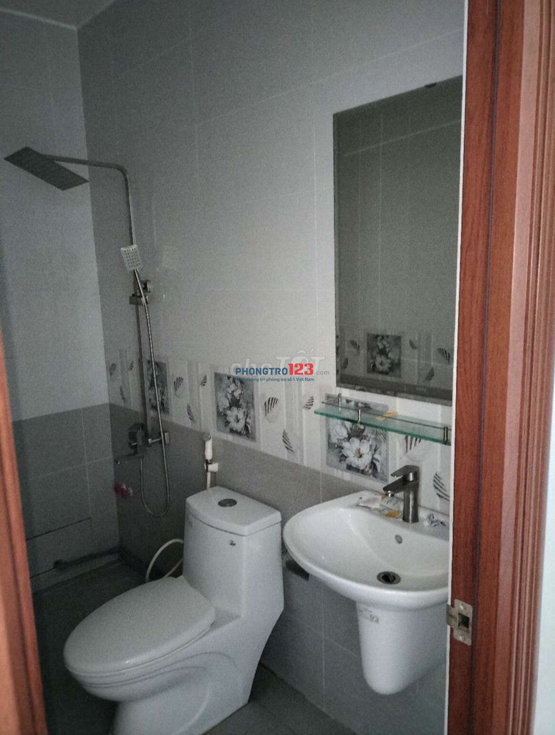 Cho thuê phòng ban công, có máy lạnh, 878C Hà Huy Giáp giá 2,7 triệu