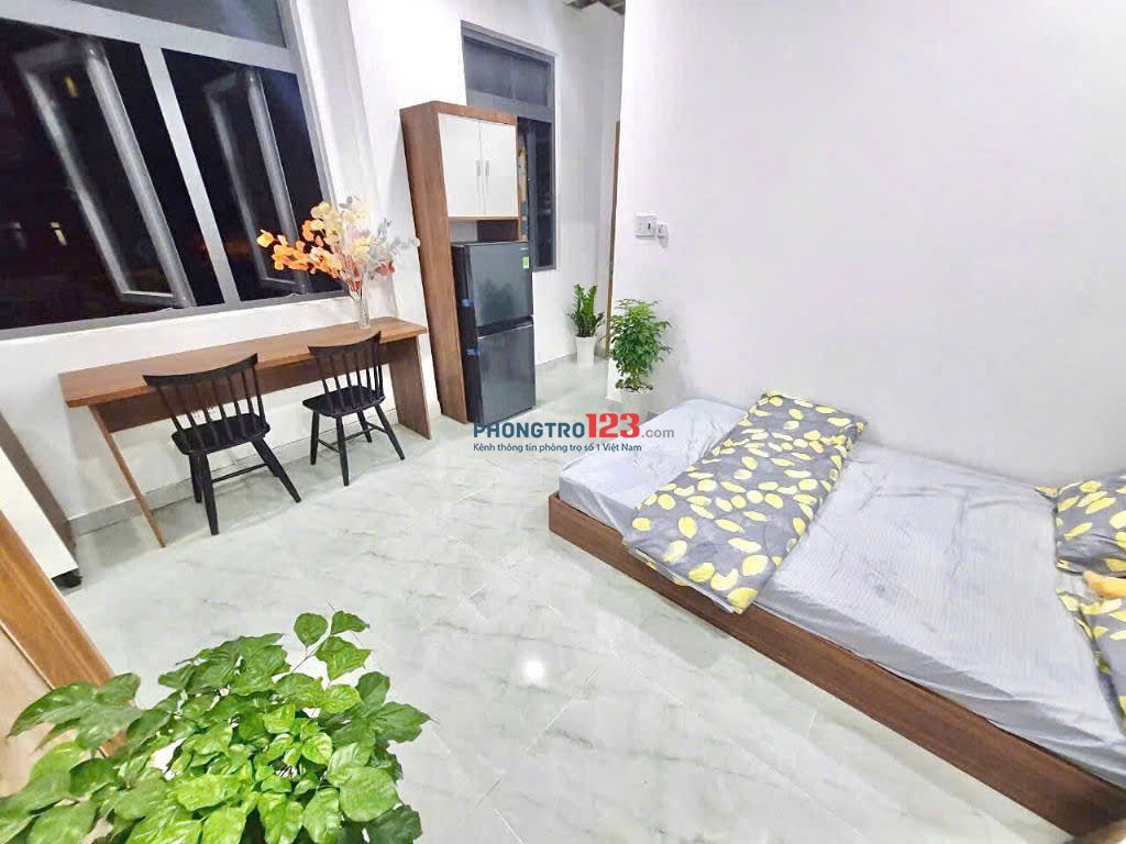 Cho thuê căn hộ studio, cửa sổ lớn - Đường Phan Bội Châu, Bình Thạnh gần Chợ Bà Chiểu và Quận 1, 3