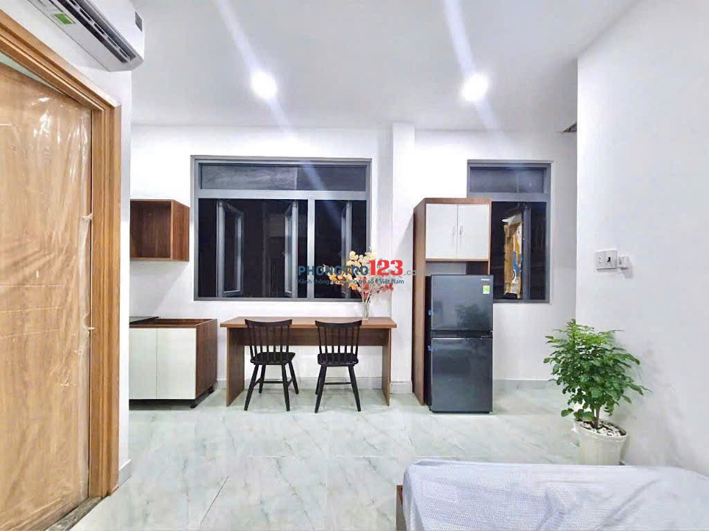Cho thuê căn hộ studio, cửa sổ lớn - Đường Phan Bội Châu, Bình Thạnh gần Chợ Bà Chiểu và Quận 1, 3