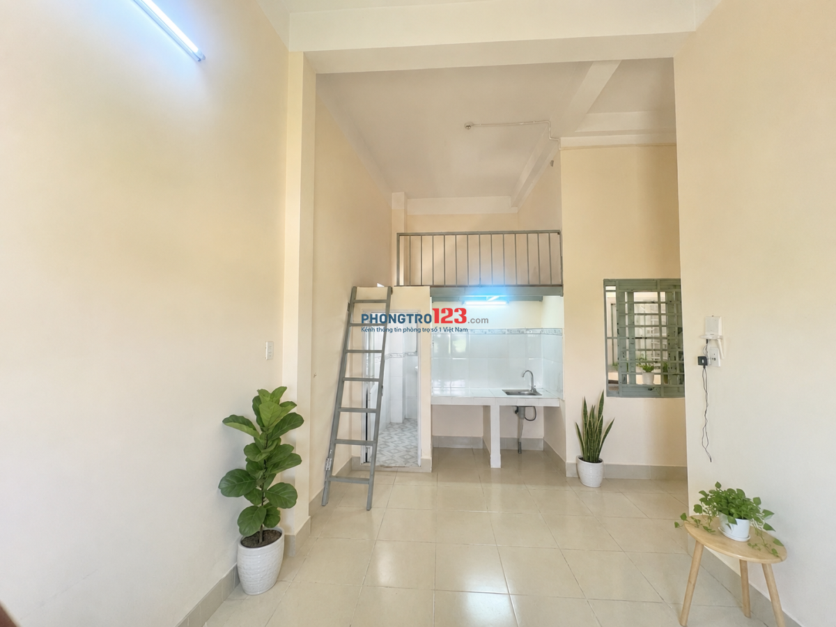 PHÒNG RỘNG GÁC CAO, cửa số cực thoáng – Đường Làng Tăng Phú giao Lê Văn Việt