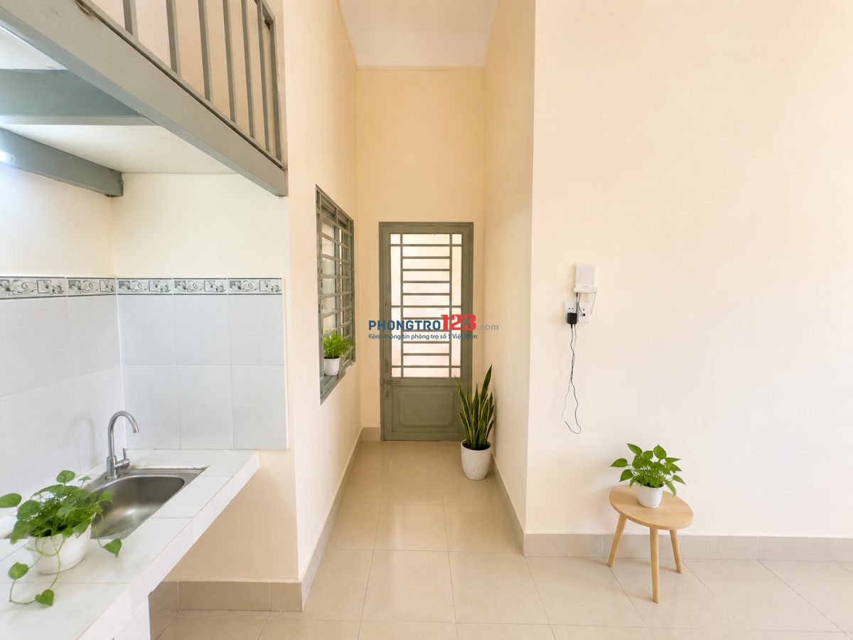PHÒNG RỘNG GÁC CAO, cửa số cực thoáng – Đường Làng Tăng Phú giao Lê Văn Việt