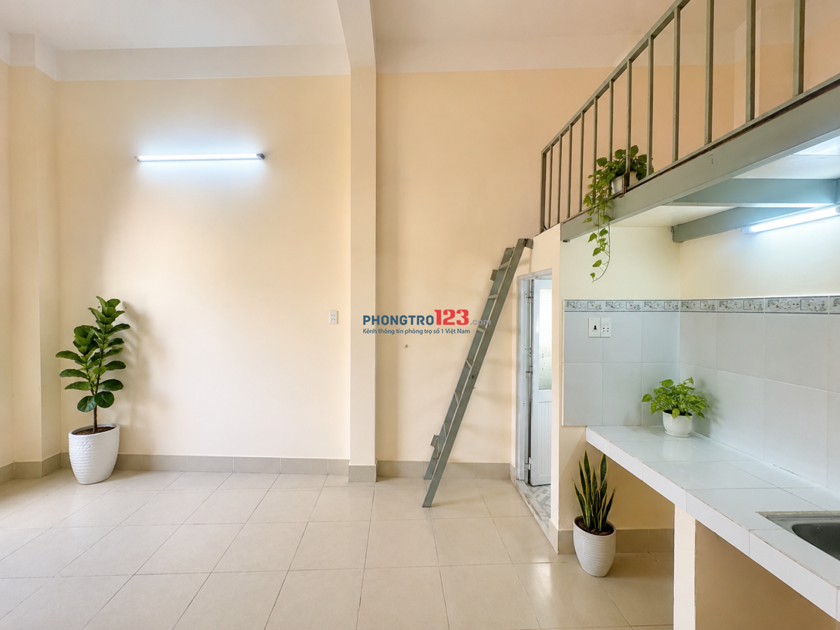 PHÒNG RỘNG GÁC CAO, cửa số cực thoáng – Đường Làng Tăng Phú giao Lê Văn Việt