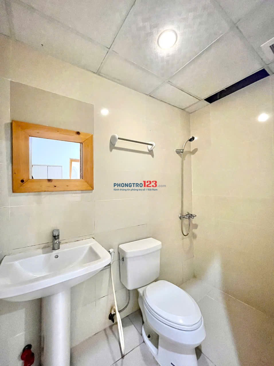 Phòng Tiện Nghi Xinh Xắn Ngay Nhà Thờ Vườn Xoài