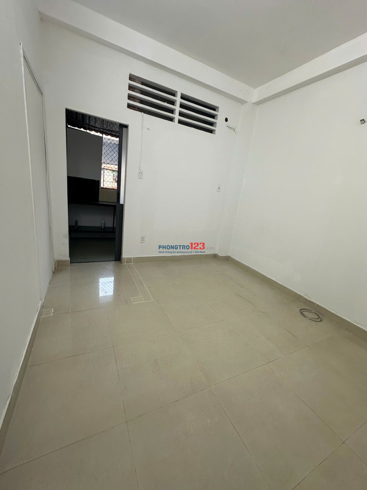 Mình đang trống 1 phòng diện tích 20m2, chung cư Bộ Công An đường số 3 Trần Não P. An Khánh
