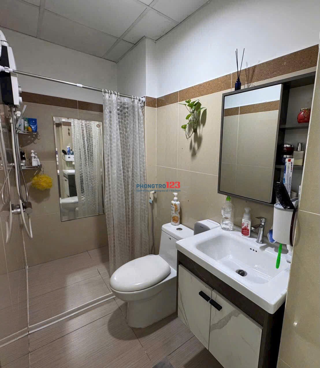 C/c Screc căn 1PN, 1WC, 56m2, Quận 3. Giá 10tr/tháng