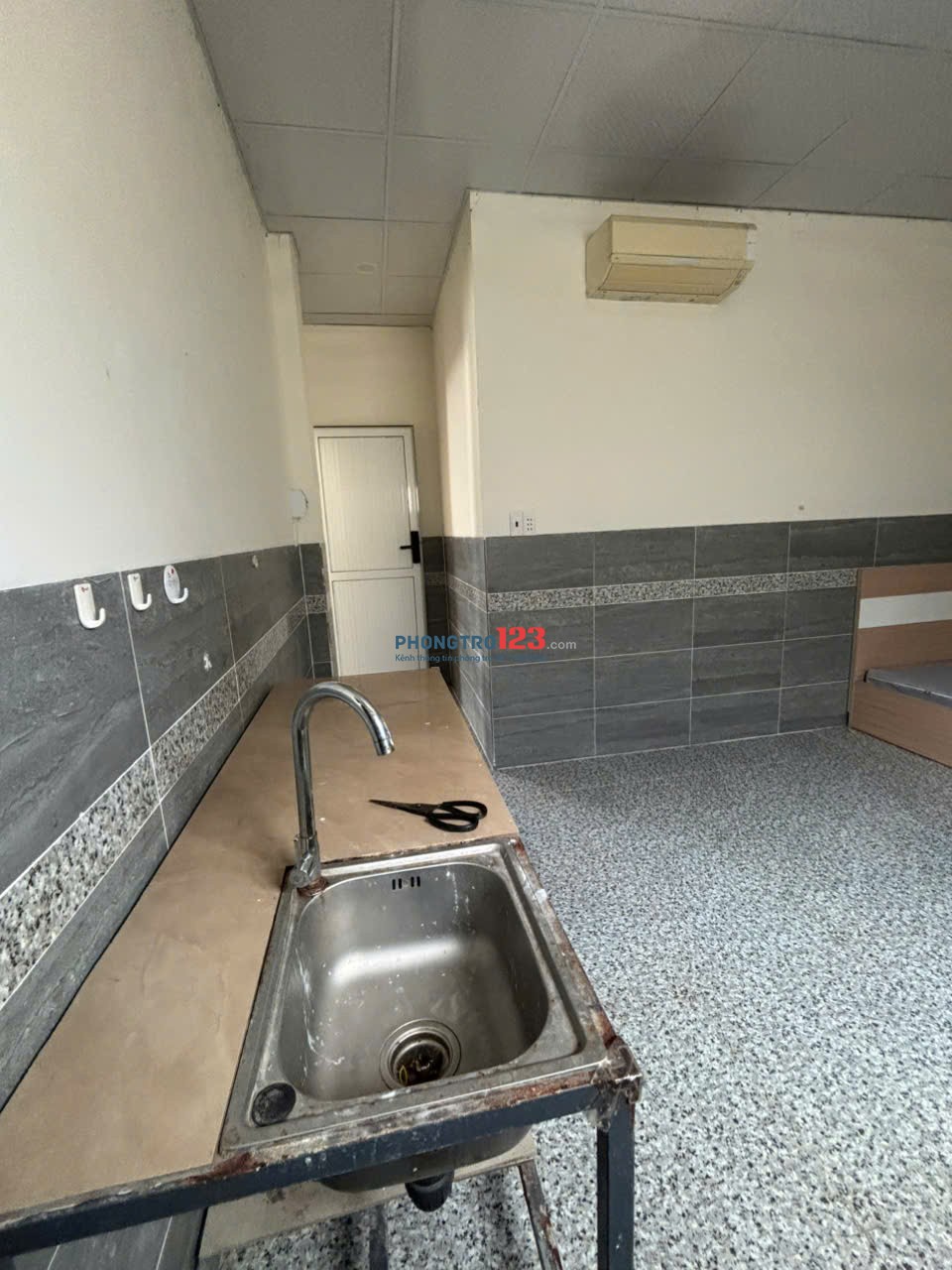 CHO THUÊ PHÒNG ĐƯỜNG TÂN LIÊM 2TR5 GẦN UEH/ VĂN HIẾN