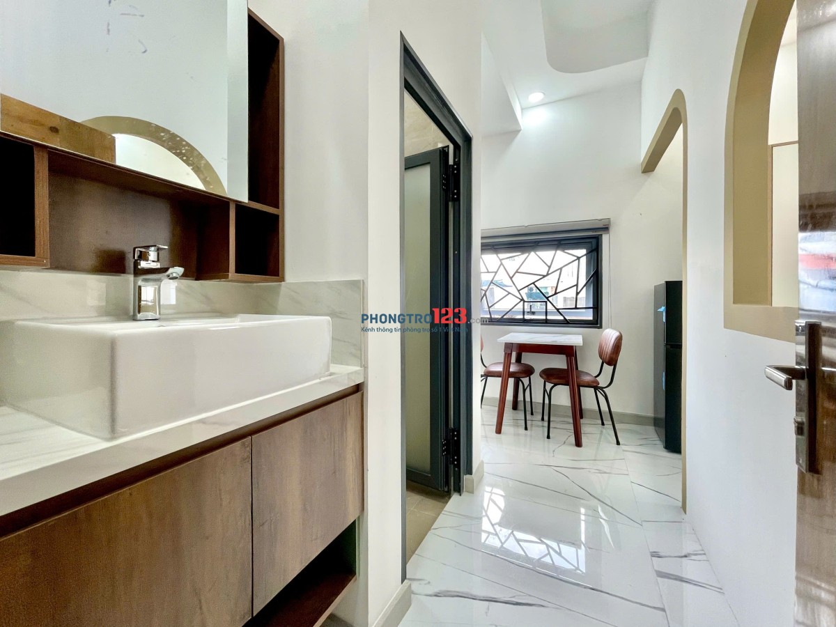 Cho thuê căn hộ 1PN, có ban công - Đinh Bộ Lĩnh, Bình Thạnh gần Hàng Xanh và Quận 1, 3 và Phú Nhuận
