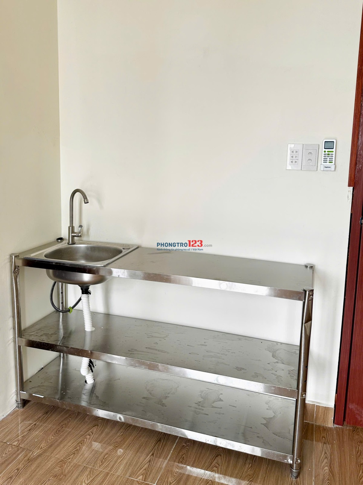 Phòng mới sạch sẽ có ban công. full nội thất giá tốt