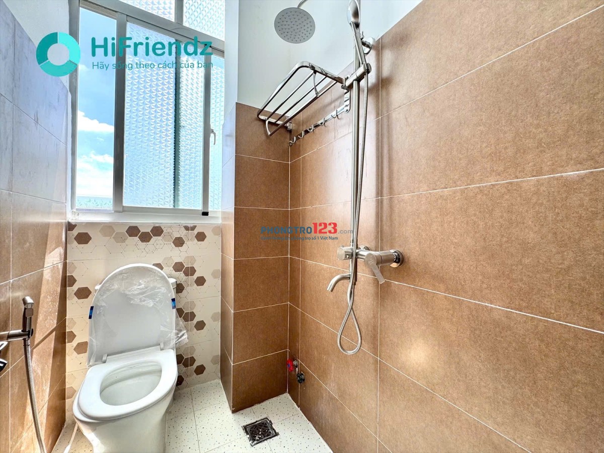 THANG MÁY - TÁCH BẾP - FUL NỘI THẤT - FULL CỬA SỔ - NGAY Q1