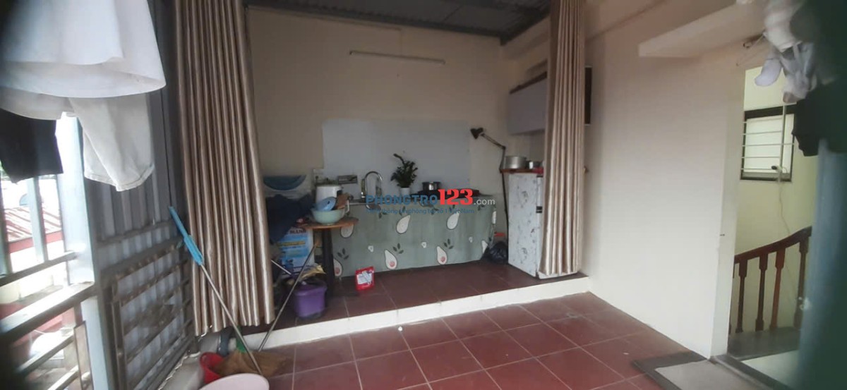 Tầng 5 Thang Bộ Chung Chủ ĐủĐồ gần CôngViên HòaBình 3,3 triệu/30m Điện2,5-3,2K Nước50-70K, Free Wifi