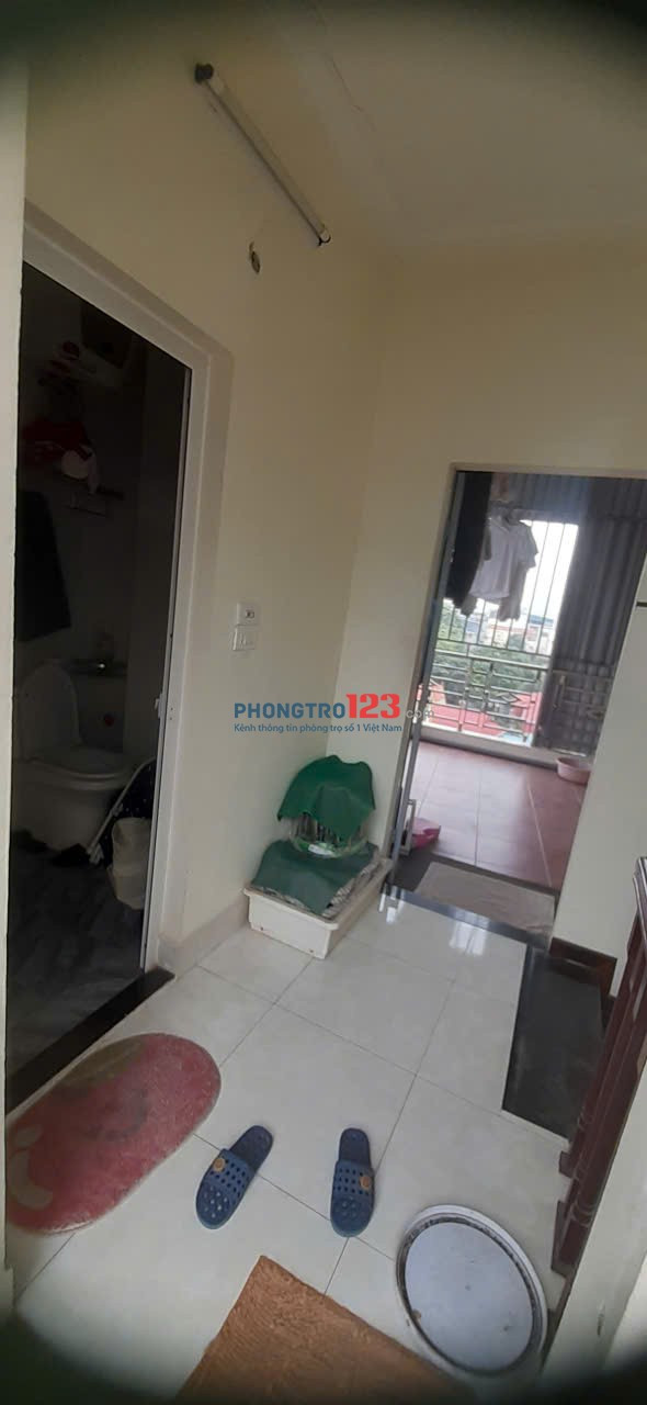 Tầng 5 Thang Bộ Chung Chủ ĐủĐồ gần CôngViên HòaBình 3,3 triệu/30m Điện2,5-3,2K Nước50-70K, Free Wifi