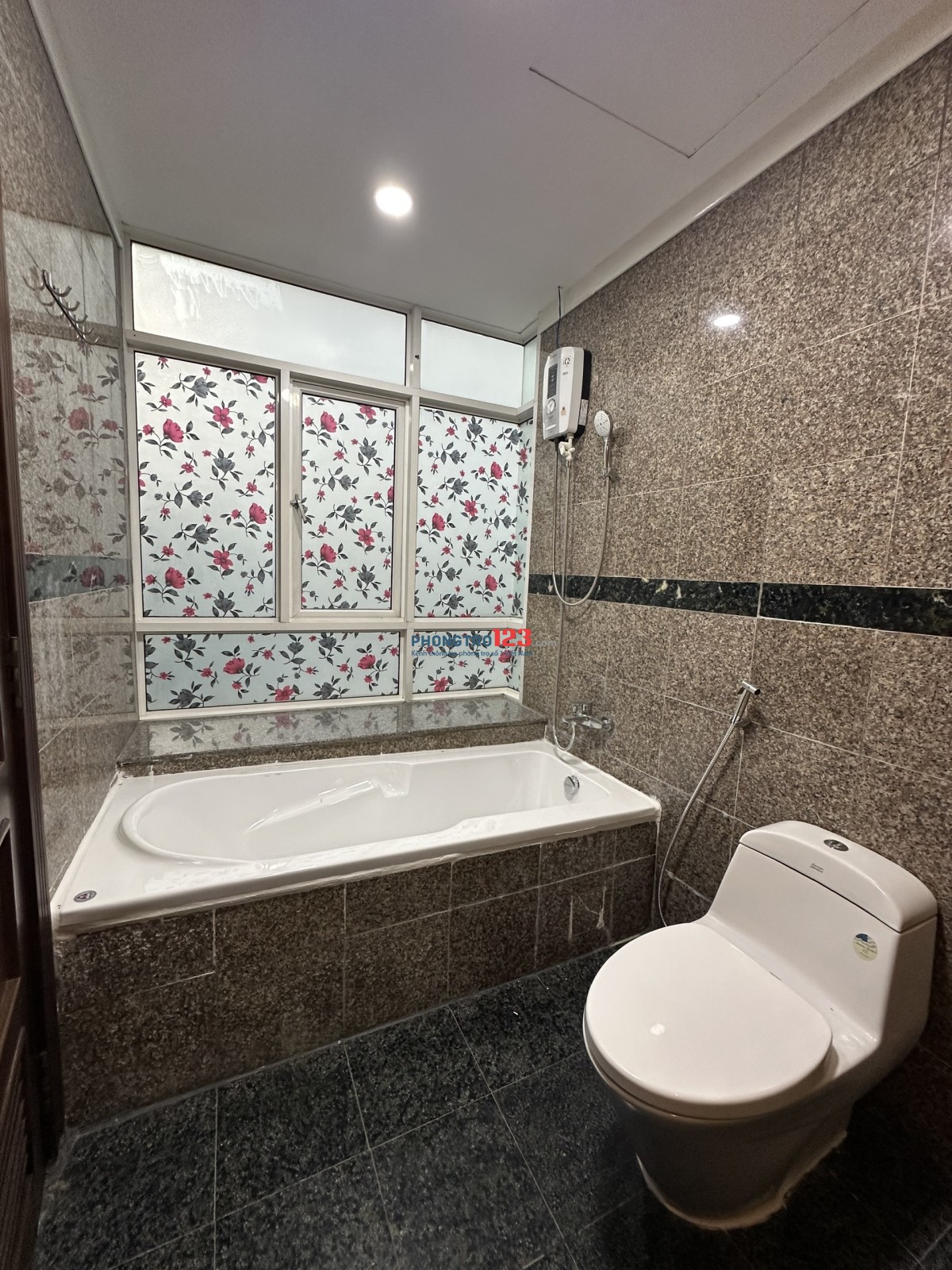 Phòng mới đầy đủ nội thất trong chung cư HAGL1, HAGL3 và PHA với an ninh 24/24 ở Quận 7