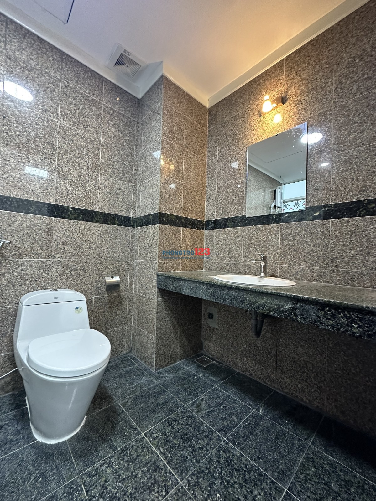 Phòng mới đầy đủ nội thất trong chung cư HAGL1, HAGL3 và PHA với an ninh 24/24 ở Quận 7