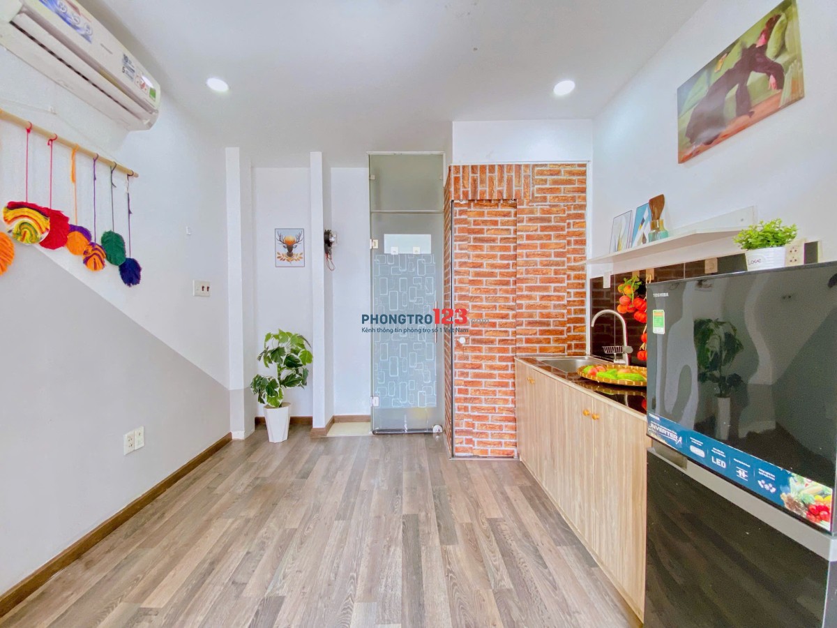 Cho thuê phòng có gác, cửa sổ trời lớn - Hồ Văn Huê, Phú Nhuận gần Sân bay, Quận 3 và Quận 1