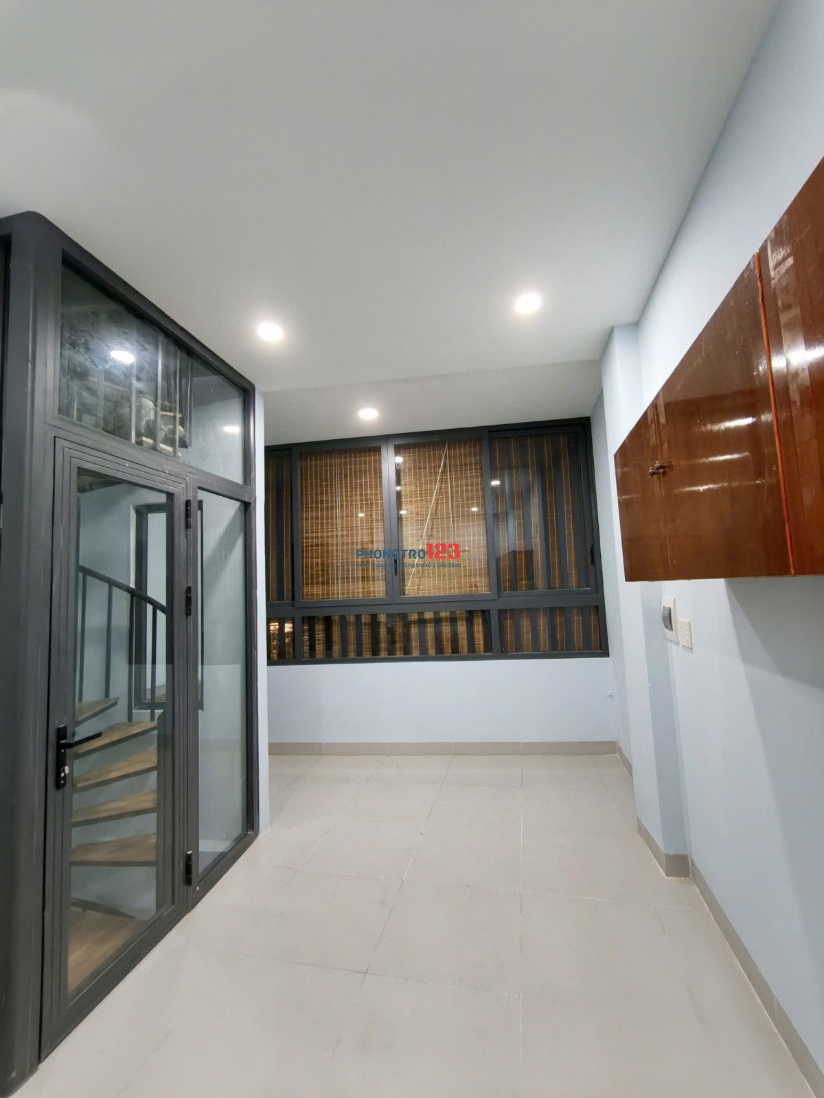 Cho thuê phòng trọ ở lầu 1, mặt tiền đuờng Chu Văn An, khu vực thuận lợi giao thông