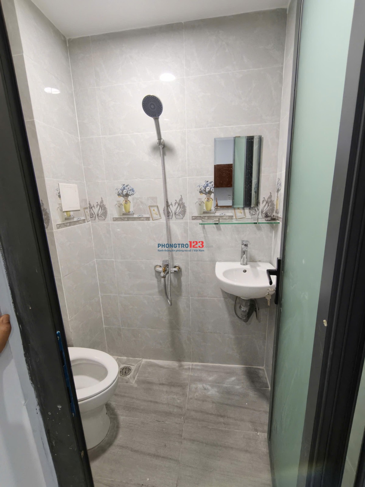 Cho thuê phòng trọ ở lầu 1, mặt tiền đuờng Chu Văn An, khu vực thuận lợi giao thông