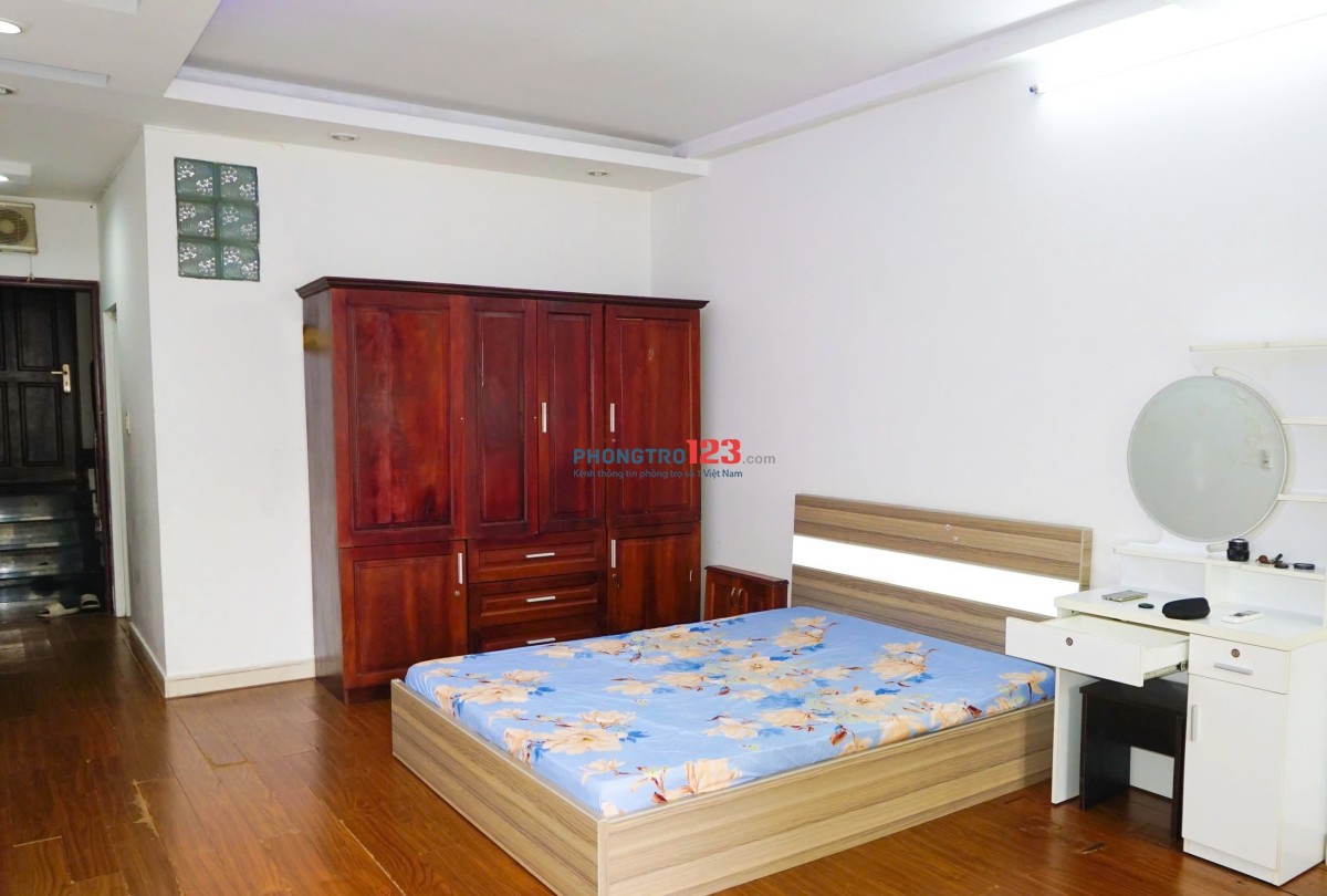 CHDV 45m2 BAN CÔNG - WC có BỒN TẮM gần ETOWN Cộng Hòa P13 Tân Bình