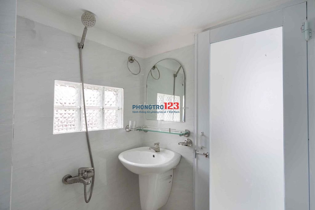 Gác Lửng gần Lạc Long Quân Giao Âu Cơ, ĐH Văn Hiến Tân Phú