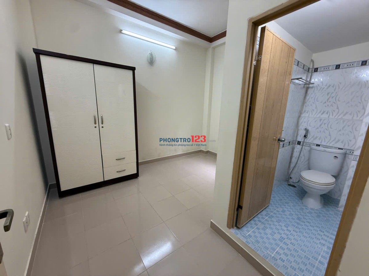 Quận 10, Cho thuê phòng, máy lạnh, toilet riêng trong phòng, tủ lạnh, tủ quần áo, khu an ninh...