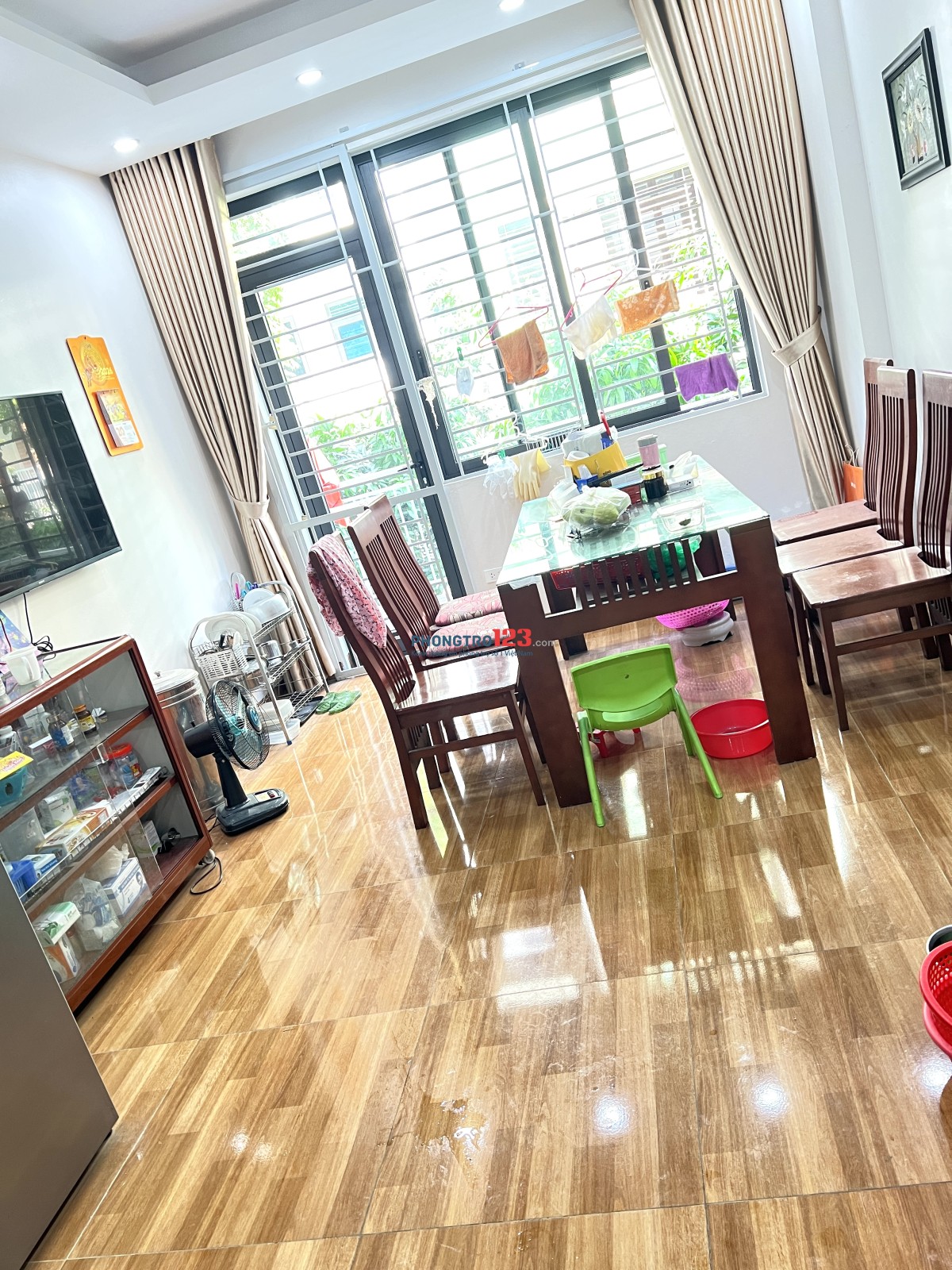  Cho thuê nhà 5 tầng, diện tích gần 40m2, mới xây được 2 năm.