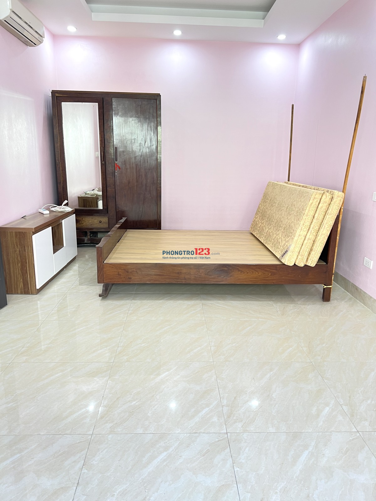  Cho thuê nhà 5 tầng, diện tích gần 40m2, mới xây được 2 năm.