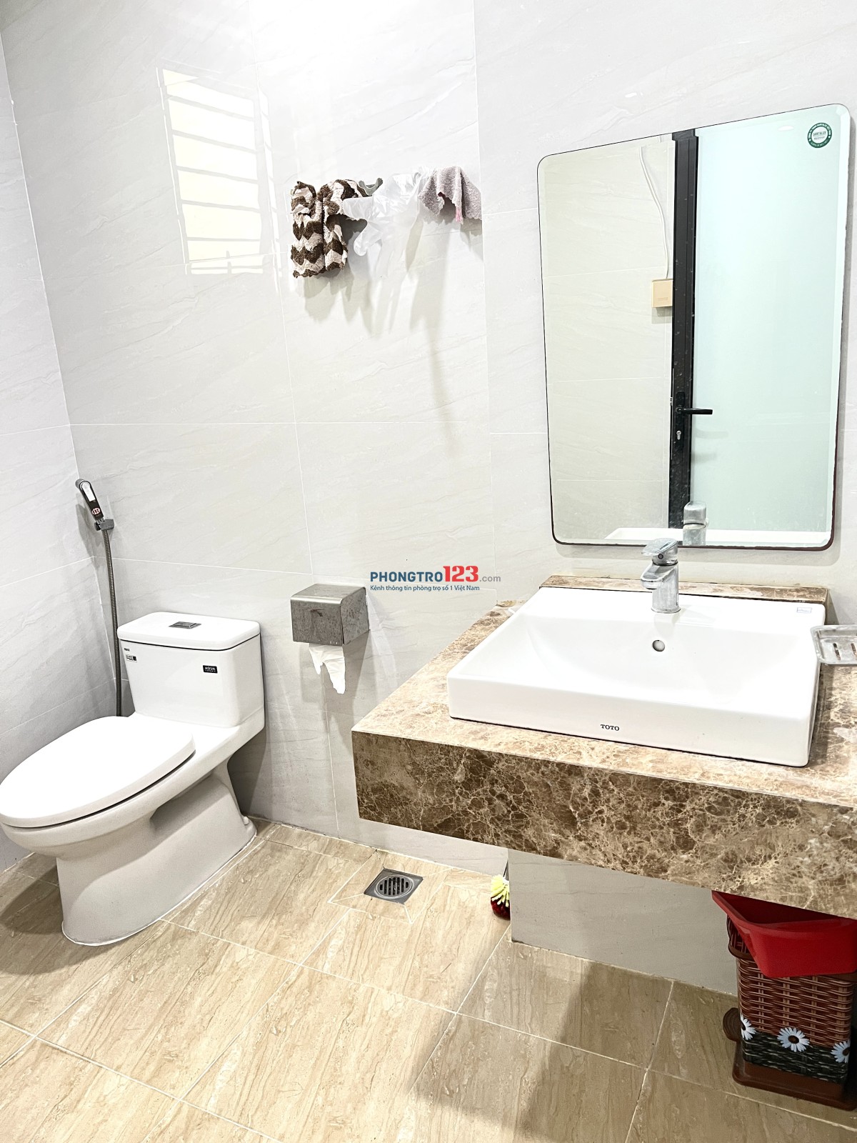  Cho thuê nhà 5 tầng, diện tích gần 40m2, mới xây được 2 năm.