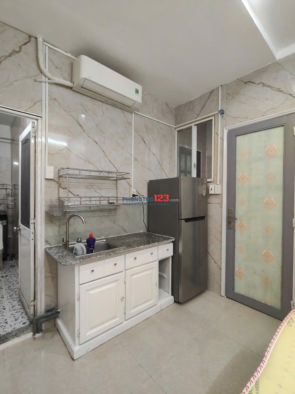Cho thuê phòng trọ đầy đủ nội thất tại 5/1 Đường Tống Văn Hên