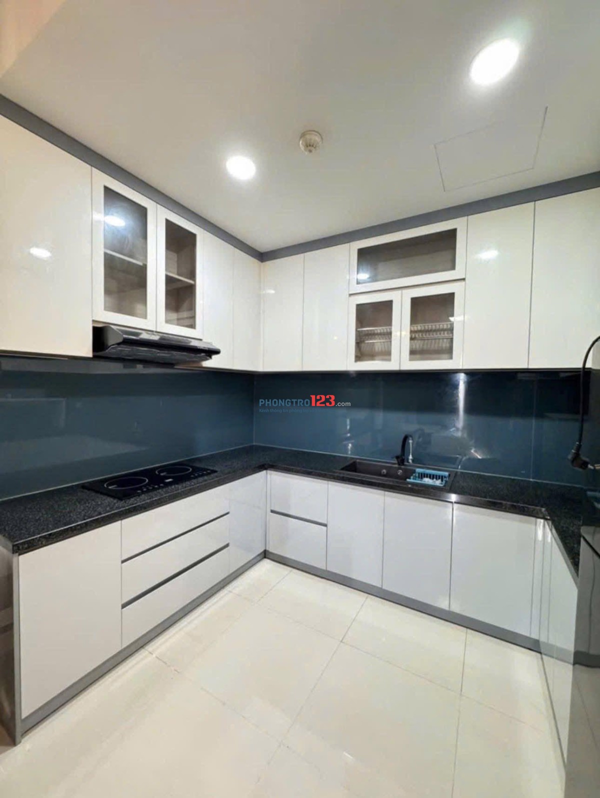 Rộng 76m2, 2p ngủ,nội thất, C/c Âu cơ Tower- Tân Phú giá 10tr/th