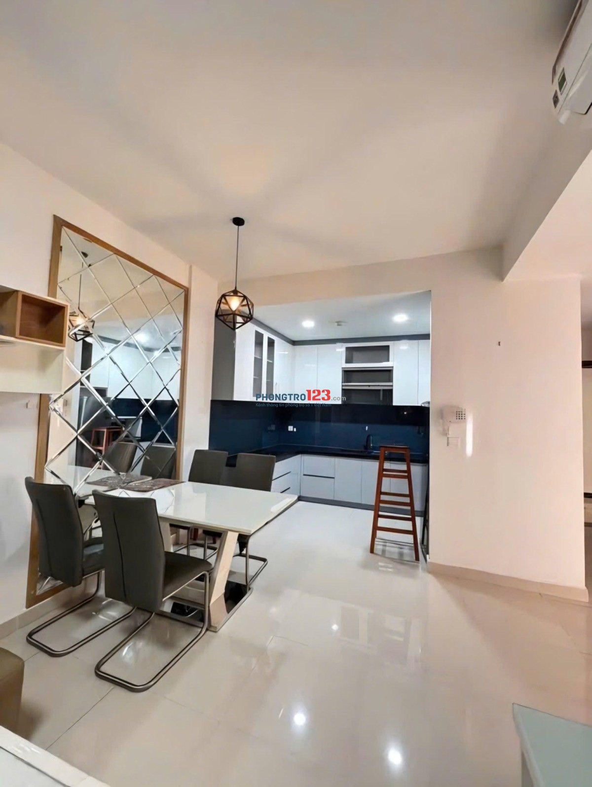 Rộng 76m2, 2p ngủ,nội thất, C/c Âu cơ Tower- Tân Phú giá 10tr/th
