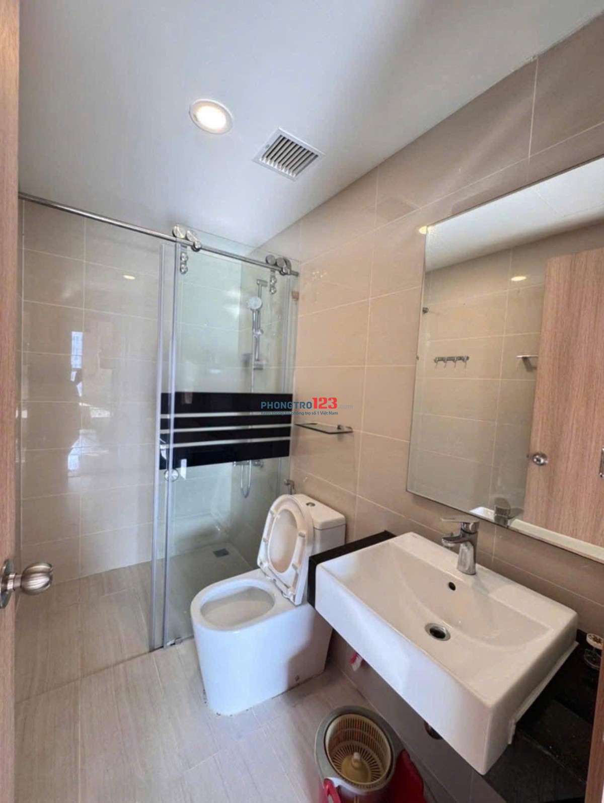 Rộng 76m2, 2p ngủ,nội thất, C/c Âu cơ Tower- Tân Phú giá 10tr/th