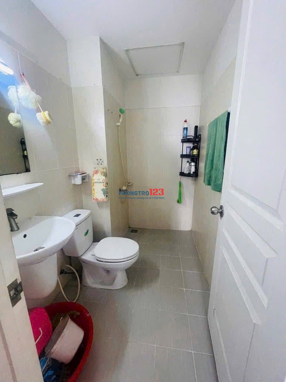 Chung cư Bàu cát, Tân BÌnh căn 2p ngủ, có nội thất giá 10tr/th