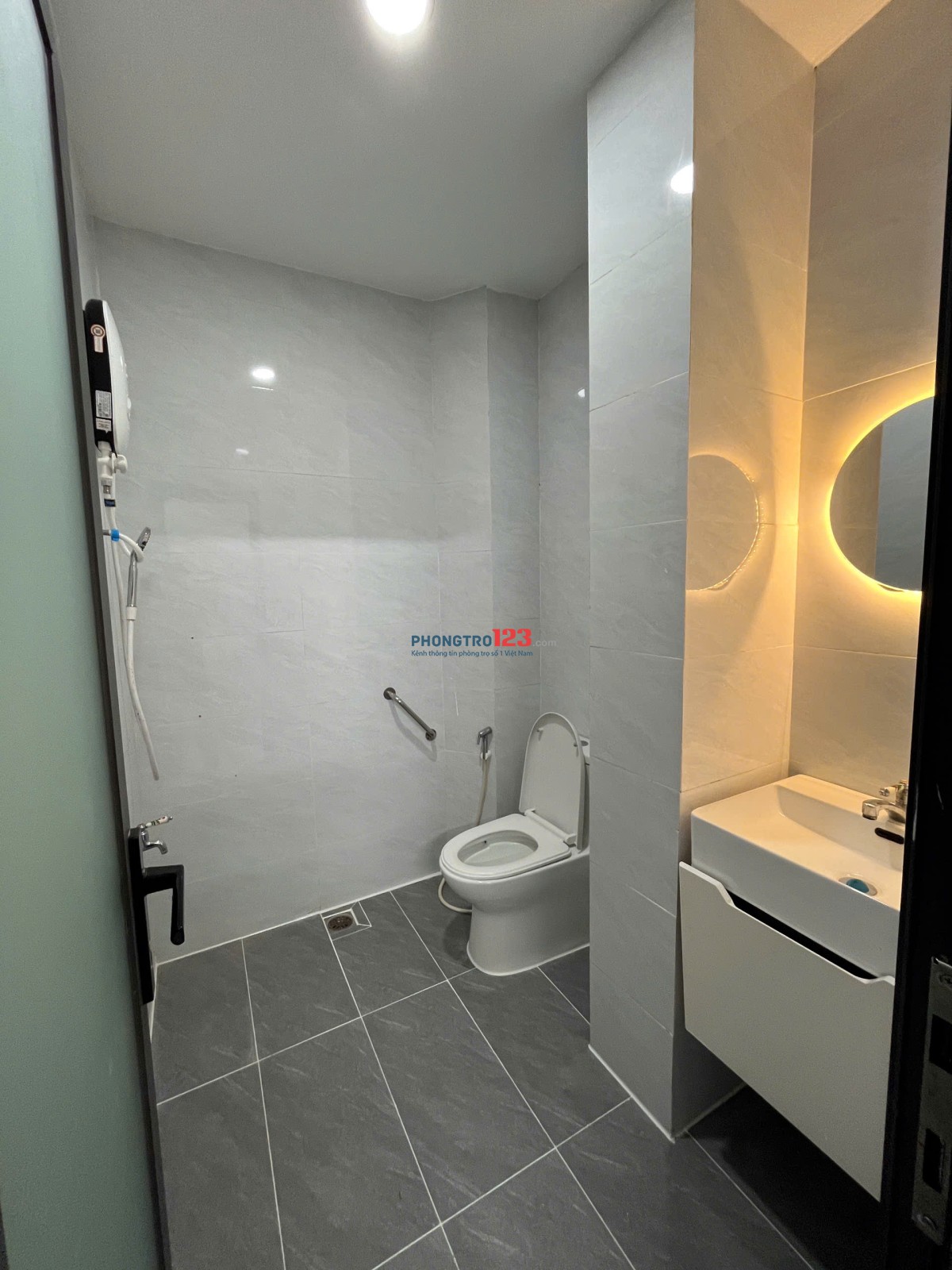 Studio 19m2- full nội thất- toilet riêng - máy giặt riêng- bếp riêng - máy lạnh đầy đủ- 4,5tr/th