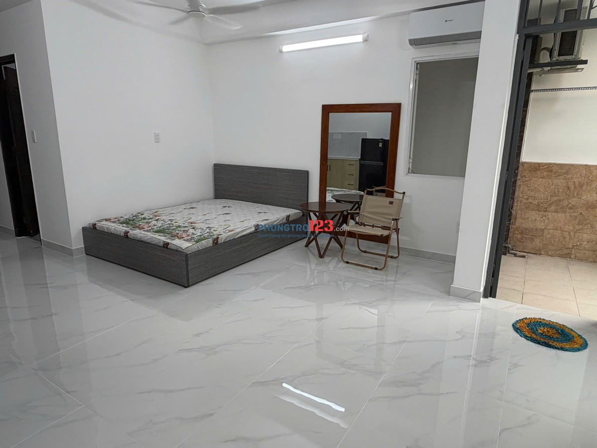 Phòng VIP luxury biệt thự Bình Lợi, full nội thất, có ban công