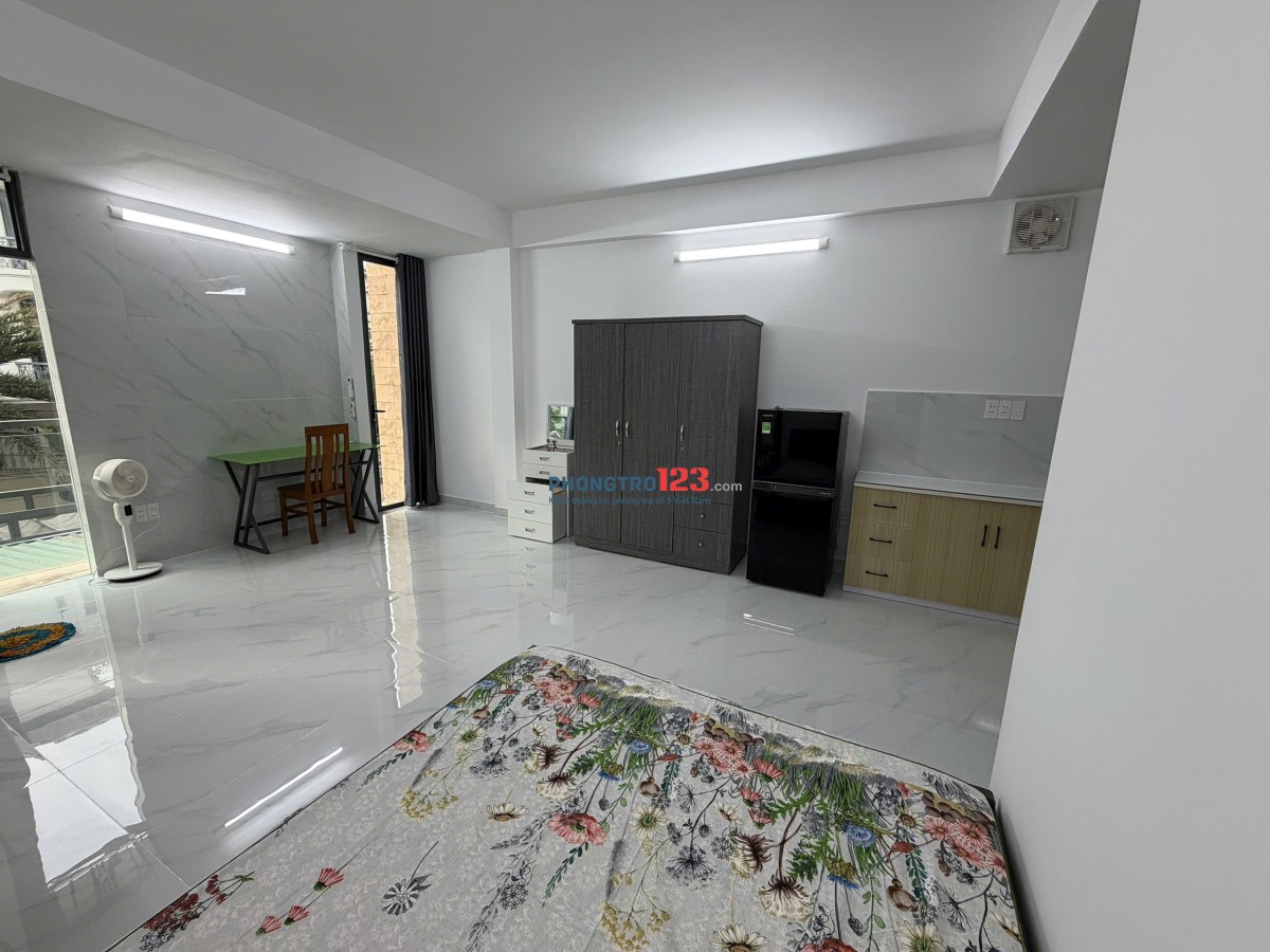 Phòng VIP luxury biệt thự Bình Lợi, full nội thất, có ban công