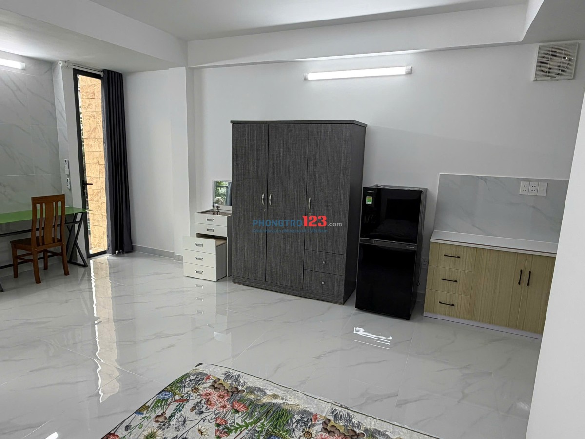 Phòng VIP luxury biệt thự Bình Lợi, full nội thất, có ban công