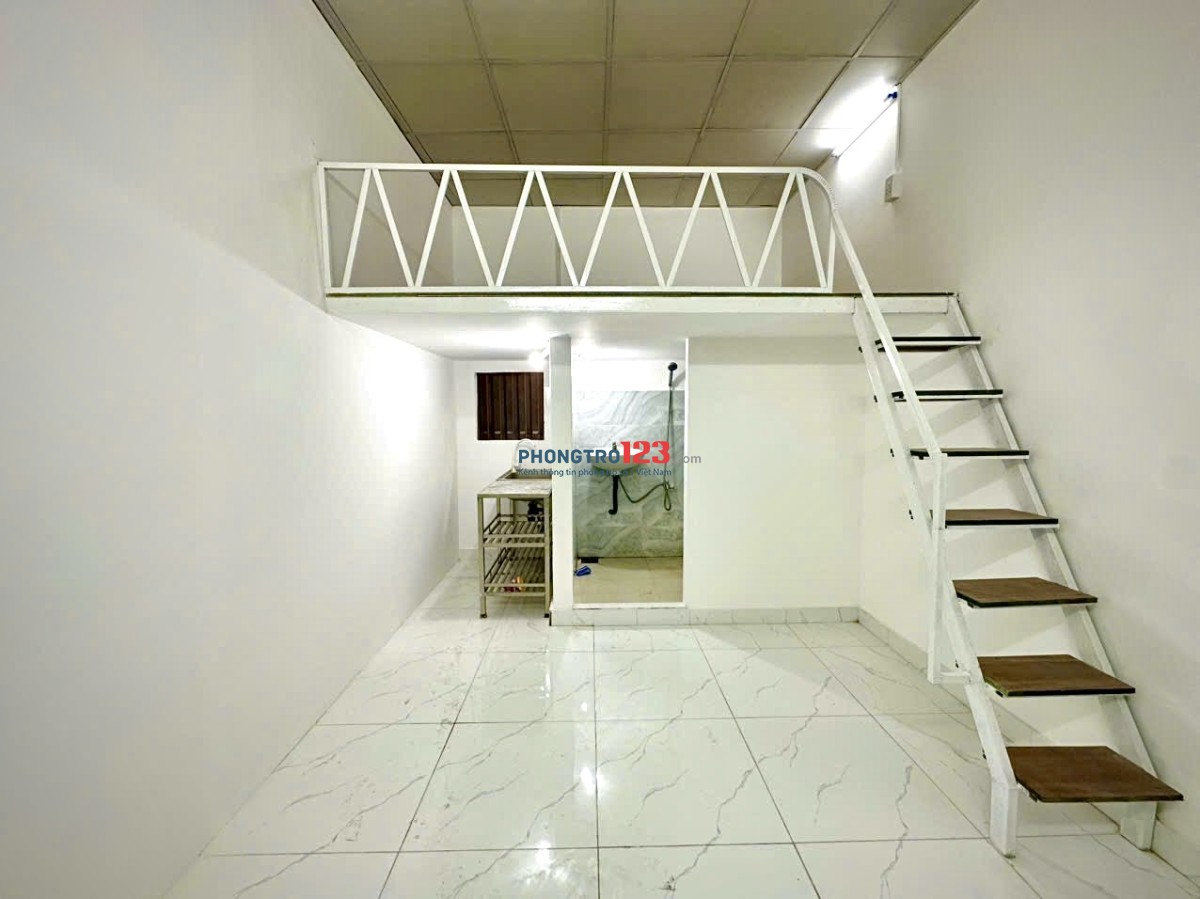 Phòng dưới trệt rộng thế này mà giá vẫn mềm