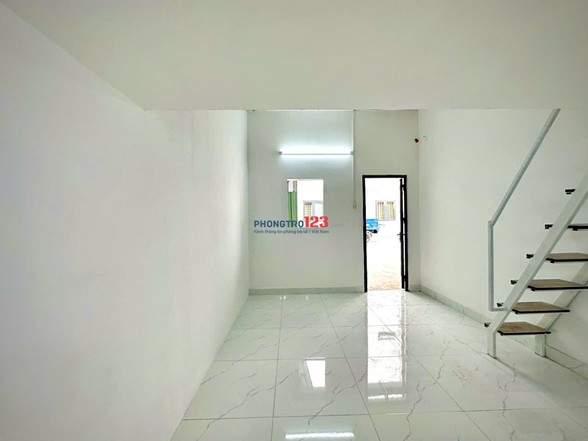 Phòng dưới trệt rộng thế này mà giá vẫn mềm