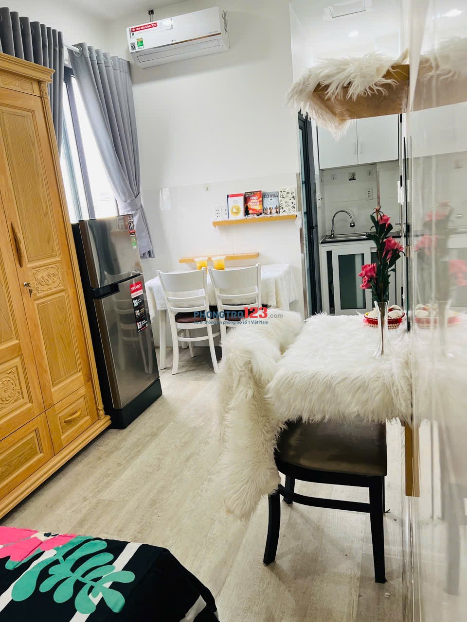 Cho thuê căn hộ Studio Cửa sổ Q4 gần ĐH Luật, ĐH Nguyễn Tất Thành, cầu Tân Thuận